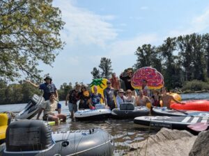 Unity Fusion: 4th of July River Float & Dancing